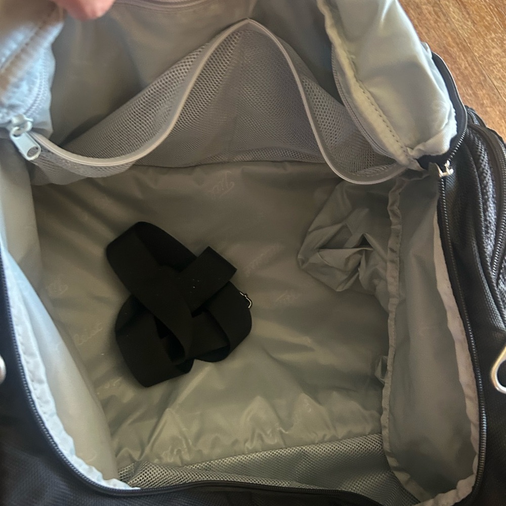 Titleist Golf Black and White Rolling Expandable Travel Bag - Picture 10 of 16